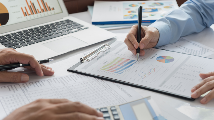 Não deixe erros financeiros comprometerem seu negócio! Com Carlos Eduardo Rosalba Padilha, aprenda estratégias para proteger suas finanças desde o início.