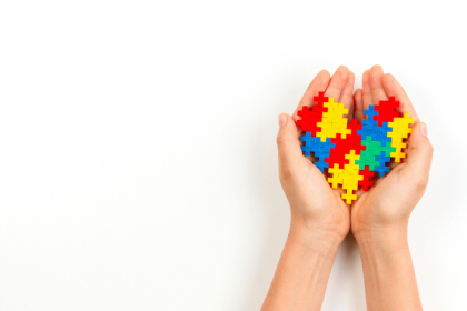 Alexandre Costa Pedrosa explica como a compreensão da neurodiversidade pode ajudar a fortalecer a autoestima de crianças e adultos neurodivergentes.