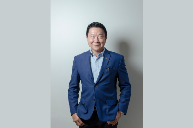 Milton Seigi Hayashi destaca a importância de cursos e especialização para evoluir na cirurgia plástica.