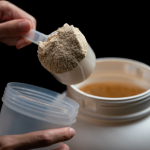 Garantir a qualidade de produtos esportivos é essencial, e Elias Assum Sabbag Junior explica como o controle de umidade e oxigênio em embalagens plásticas faz a diferença.