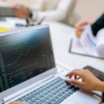 A medição do risco em diferentes tipos de ativos explicada por Danilo Regis Fernando Pinto.