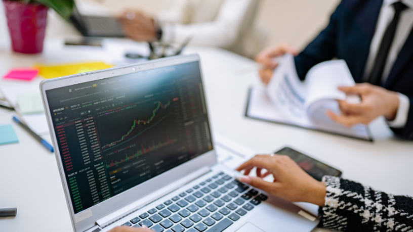 A medição do risco em diferentes tipos de ativos explicada por Danilo Regis Fernando Pinto.